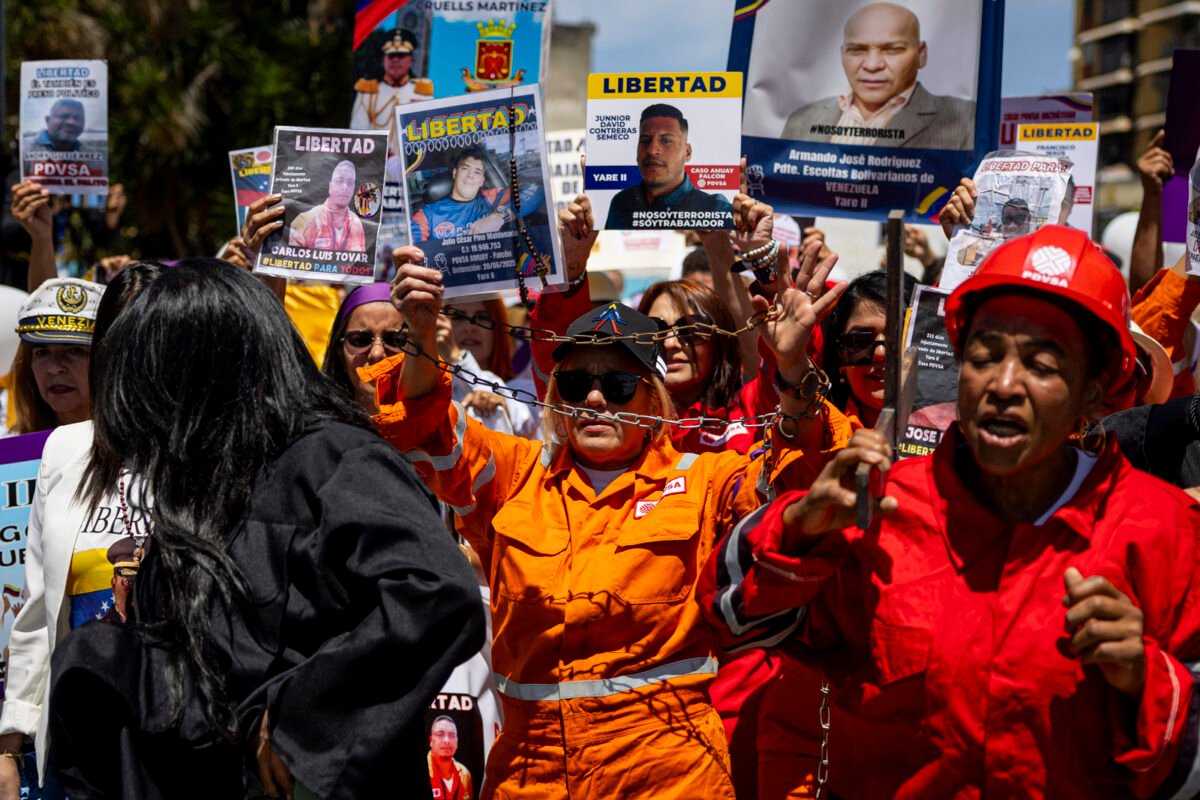 En imágenes: el viacrucis de los familiares de trabajadores de PDVSA detenidos 
